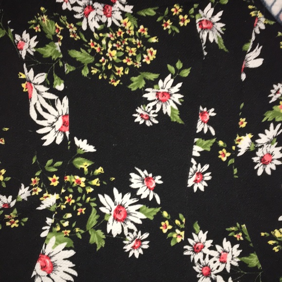 A flower off the shoulder shirt - Picture 2 of 2